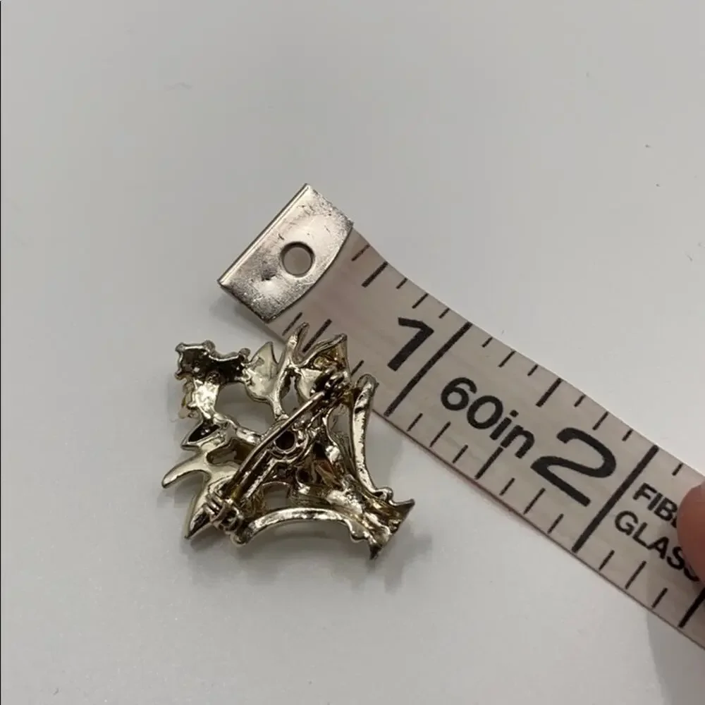Light gold tone bouquet floral Brooch